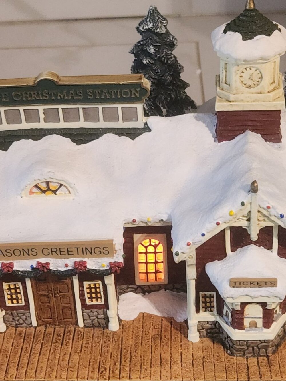 Thomas Kinkade Hawthorne Christmas  Village Christmas Station Illuminated